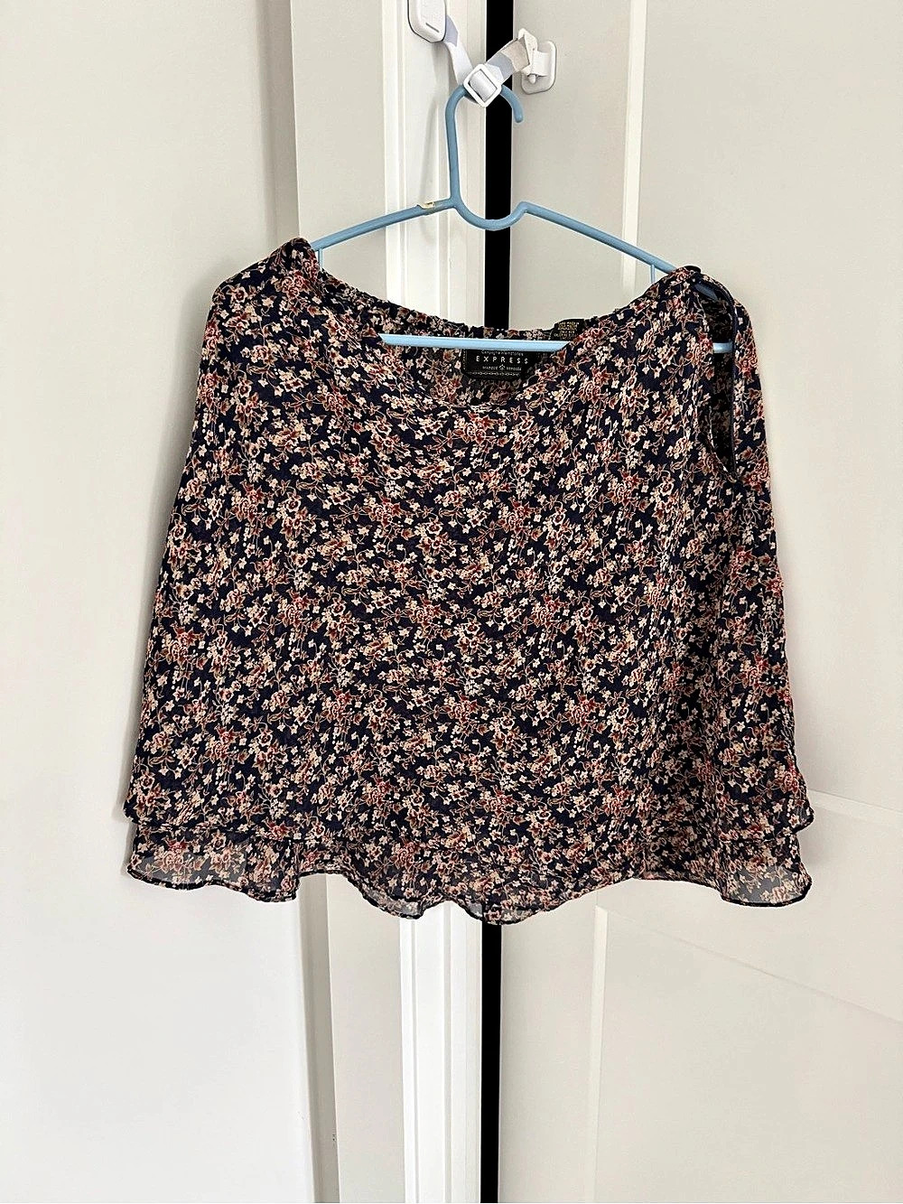 Express Floral skirt in Blue & Pink Size large like new